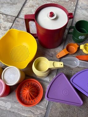 Vintage Tupperware Lot Pitcher Cups W/Lids Strainer Egg Separators Pie Storage.